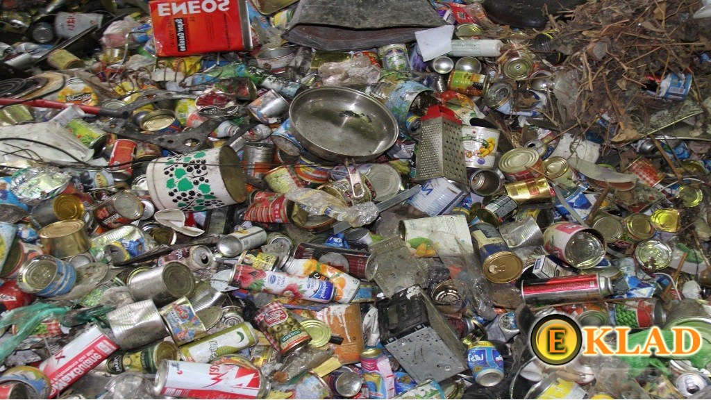 Металлический мусор лучше забирать с собой и выбрасывать в отведенных для этого местах