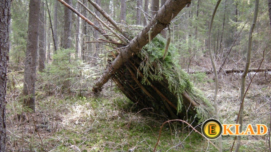 Что бы не нести лишний вес, можно соорудить подобие шалаша