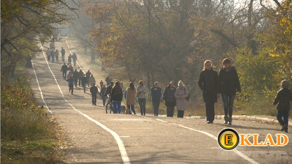 Вдоль трасс, часто можно увидеть прогуливающихся людей