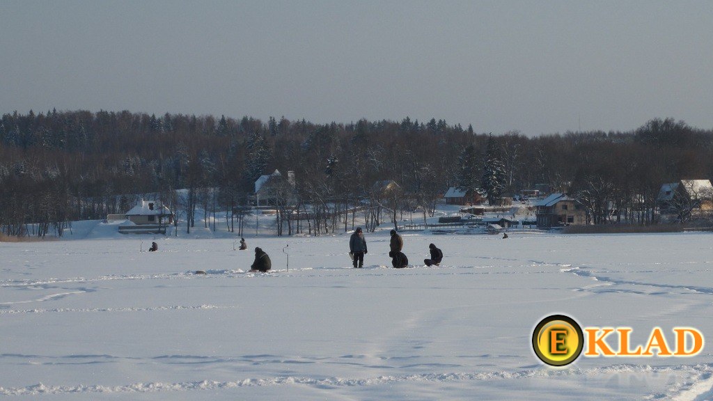 Зимой здесь куча любителей подледной рыбалки