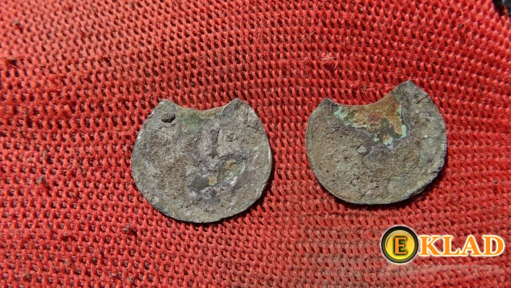 Две старых монеты без идентификации
